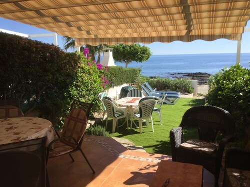 Beach front 3 double bedroom house, pool, pets, garden 40' from sea. NEW BBC ITV
