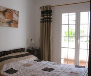 3 dormitorios, tabla de planchar con plancha, wifi gratis y ropa de cama