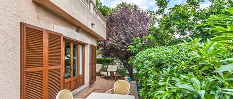 屋外ダイニングエリア