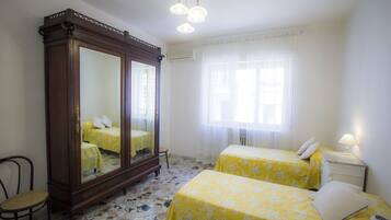 3 Schlafzimmer, Schreibtisch, schallisolierte Zimmer