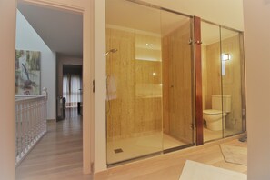Bathtub, hair dryer, towels, soap