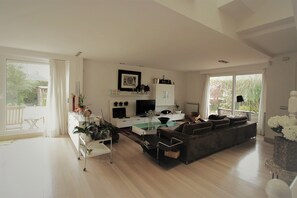 Smart TV, offices