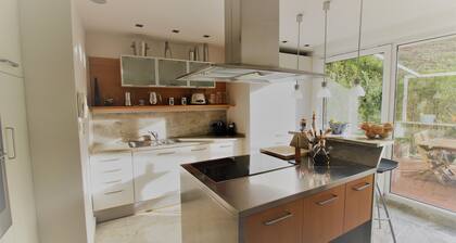 Schönes Stadthaus mit eigenem Pool