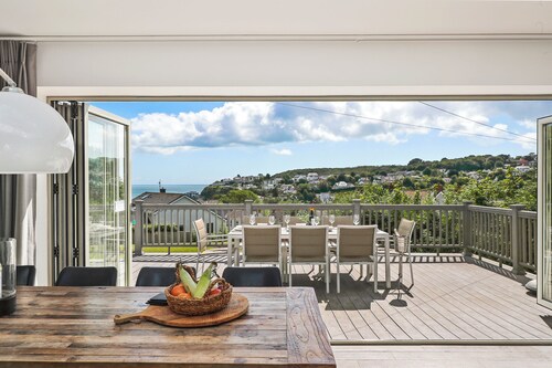 Amber Cottage - Hot Tub, Sea Views and Log Burner