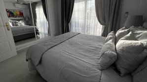 3 slaapkamers, een kluis op de kamer, een strijkplank/strijkijzer