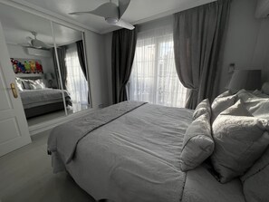 3 bedrooms, in-room safe, iron/ironing board, travel cot - 3 Bedroom detatched villa, pool, close to beach / Golf / Los Altos, Torrevieja (Los Altos, Orihuela, Torrevieja)