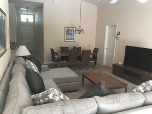 Smart TV, DVD player, books, stereo - Attractive, spacious holiday villa. Heated pool/spa included and free internet. (Clermont)