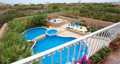 Zerniq, Misrah Simar. Luxuswohnung Mit Pool In Qala, Gozo