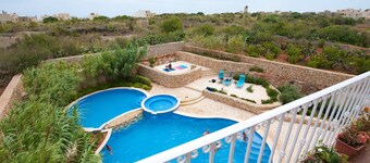Zerniq, Misrah Simar. Luxury Apartment with Pool In Qala, Gozo