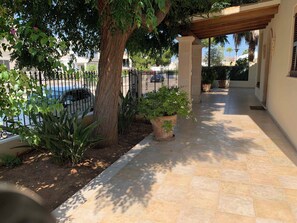 Property grounds - Villa with private pool, terraces, 50 meters from the sea, 50 m Natural Park (playa muro)