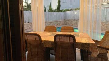Outdoor dining