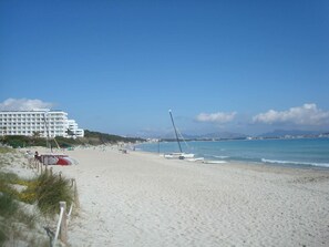 Beach nearby, sun-loungers - Villa with private pool, terraces, 50 meters from the sea, 50 m Natural Park (playa muro)