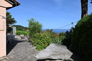 Terrace/patio - Sant' Andrea Cotoncello: House with amazing sea view and garden (Sant'Andrea)