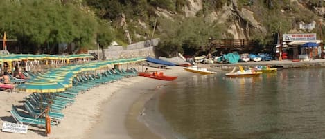 Plage à proximité, chaises longues
