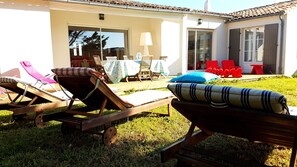 Outdoor dining - Villa de charme on the Île de (Saint-Clément-Des-Baleines)