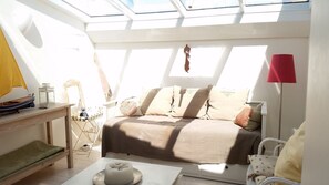 テレビ、DVD プレーヤー、ステレオ