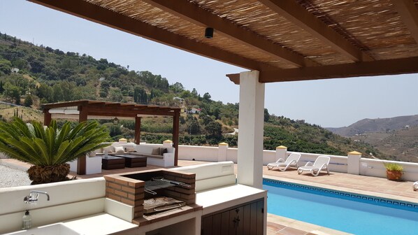 Outdoor dining - Peacefully situated modern style villa with private pool, panoramic views & Wifi (Competa)