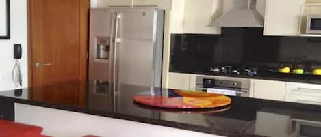 Fridge, microwave, oven, coffee/tea maker
