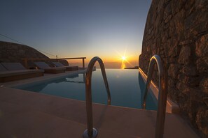 Seasonal outdoor pool, pool umbrellas, pool loungers - Villa Apollo-Private Pool-Amazing View (Mykonos)