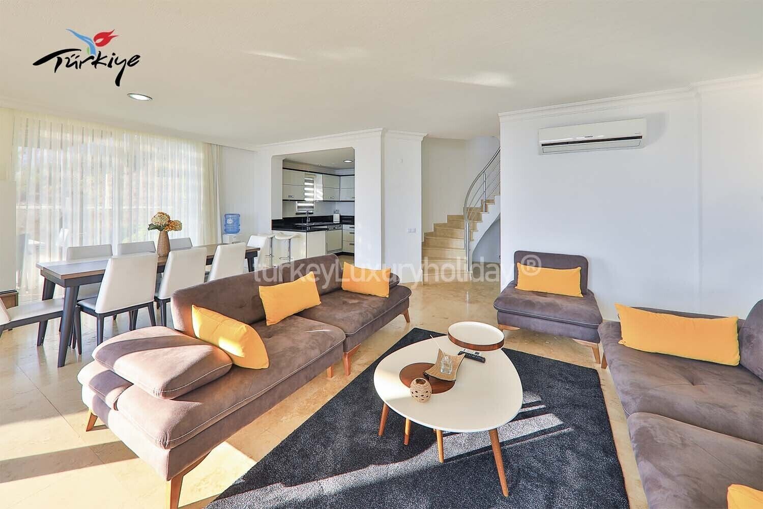 Stylish 5 bedroom villa  with infinity pool and games room, perfect for families