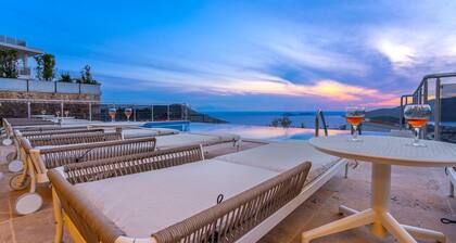 Stylish 5 bedroom villa with infinity pool and games room, perfect for families