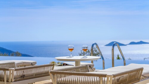 Luxuriöse Villa mit 5 Schlafzimmern, Infinity-Pool und Spielzimmer, ideal für Familien