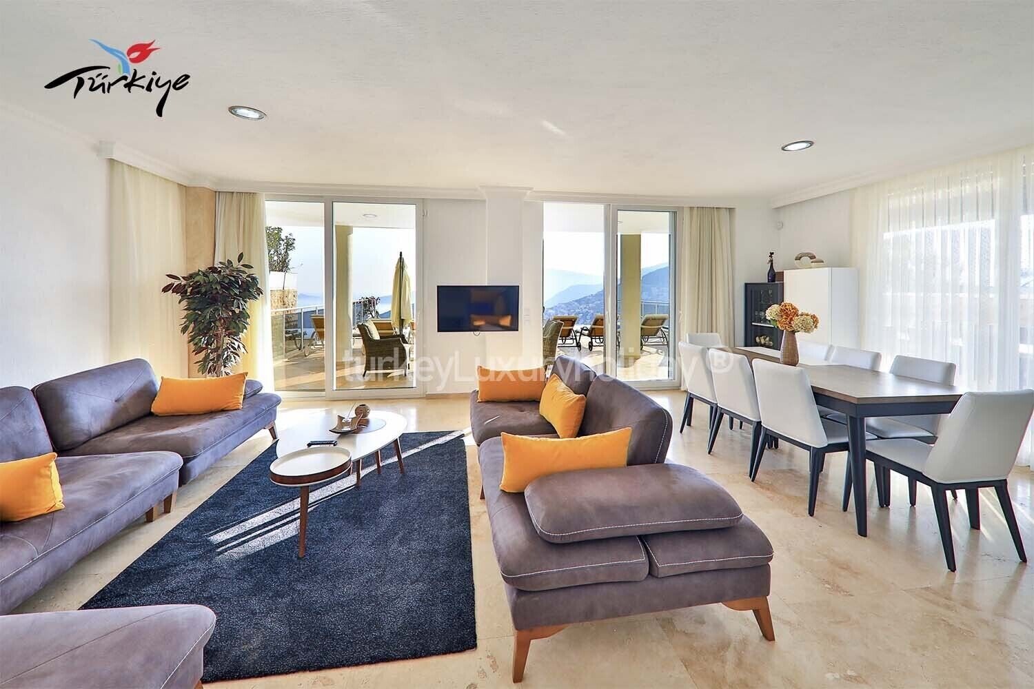 Stylish 5 bedroom villa  with infinity pool and games room, perfect for families