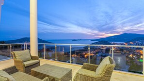 Property grounds - Stylish 5 bedroom villa  with infinity pool and games room, perfect for families (Kalkan)