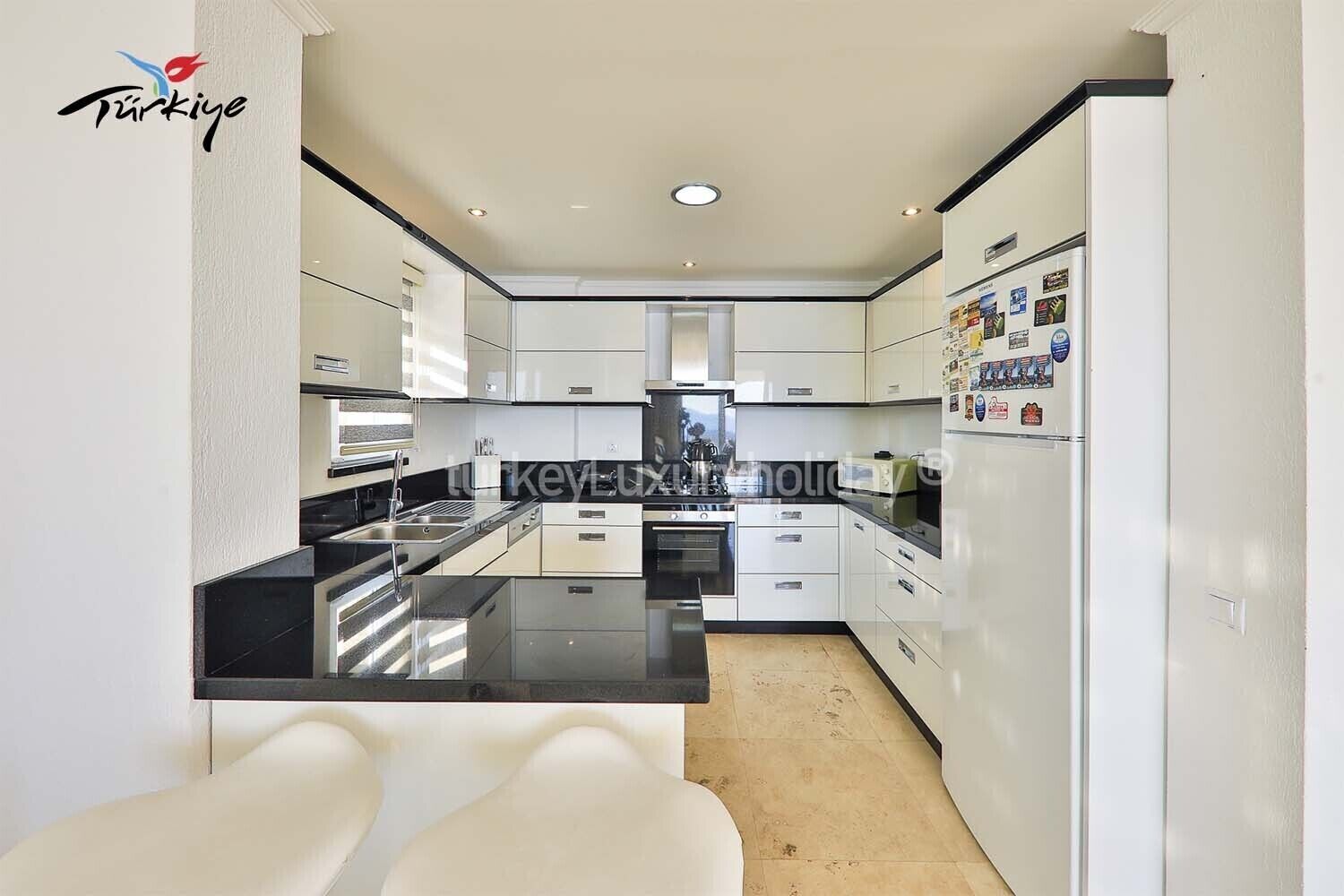 Stylish 5 bedroom villa  with infinity pool and games room, perfect for families