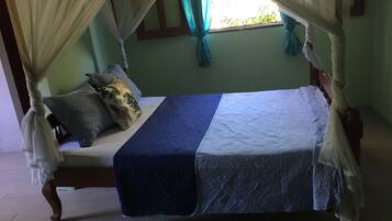 4 bedrooms, desk, iron/ironing board, travel crib