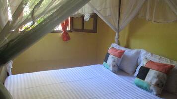 4 camere, una scrivania, ferro/asse da stiro, culla da viaggio