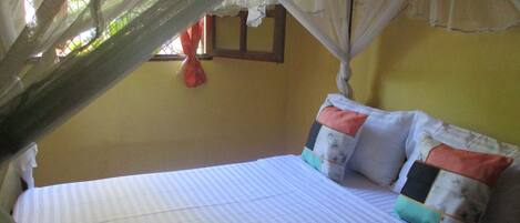 4 bedrooms, desk, iron/ironing board, travel cot