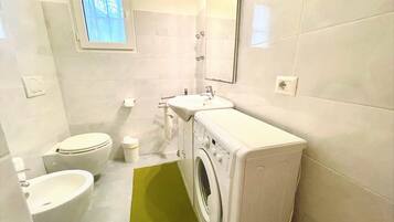 Douche, serviettes fournies