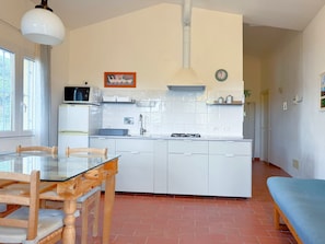 Jääkaappi, mikroaaltouuni