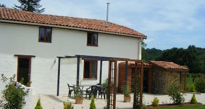 Completamente amueblado 2 Bed Gite situado en 3 acres