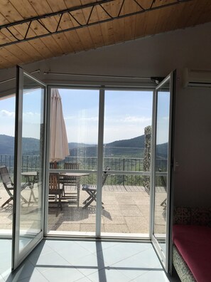 Interior - Apartment in villa in countryside with pool, sea at 15km (Pontedassio)