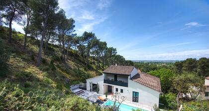 Piscine chauffée, 4 chambres, 4 salles de bain, maison d’architecte en Alpilles