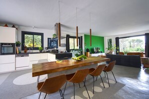Fridge, microwave, oven, stovetop - New! Designer "Alpilles" home (Saint-Étienne-Du-Grès)