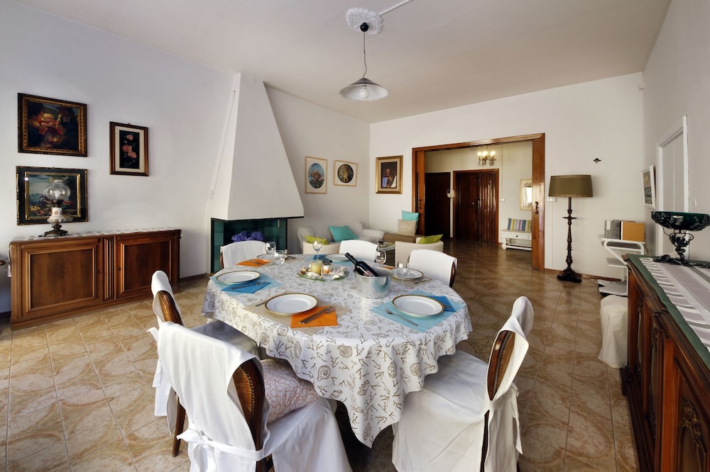 IN FORMIA GAETA GULF- NEAR TRAIN STATION- WIFI AIR COND. LASTMINUTE SEPTEMBER