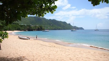 Una playa cerca, toallas de playa