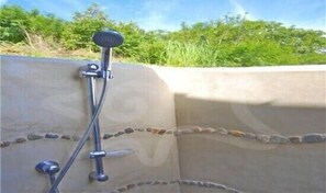 Shower, hair dryer, towels, soap - For people who love to be at Princess Margaret Beach (Bequia)