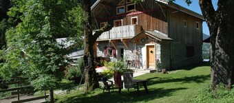 Apartment in a chalet of character with ski access