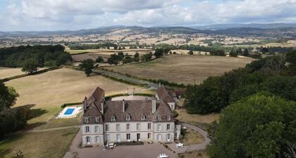Aßle de chùteau indépendante avec piscine prÚs d'Autun (5km)