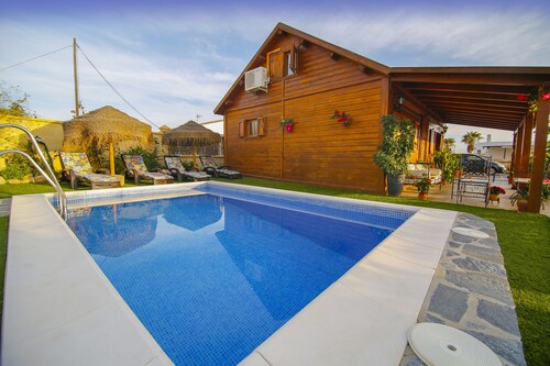  cottage with private pool near the sea