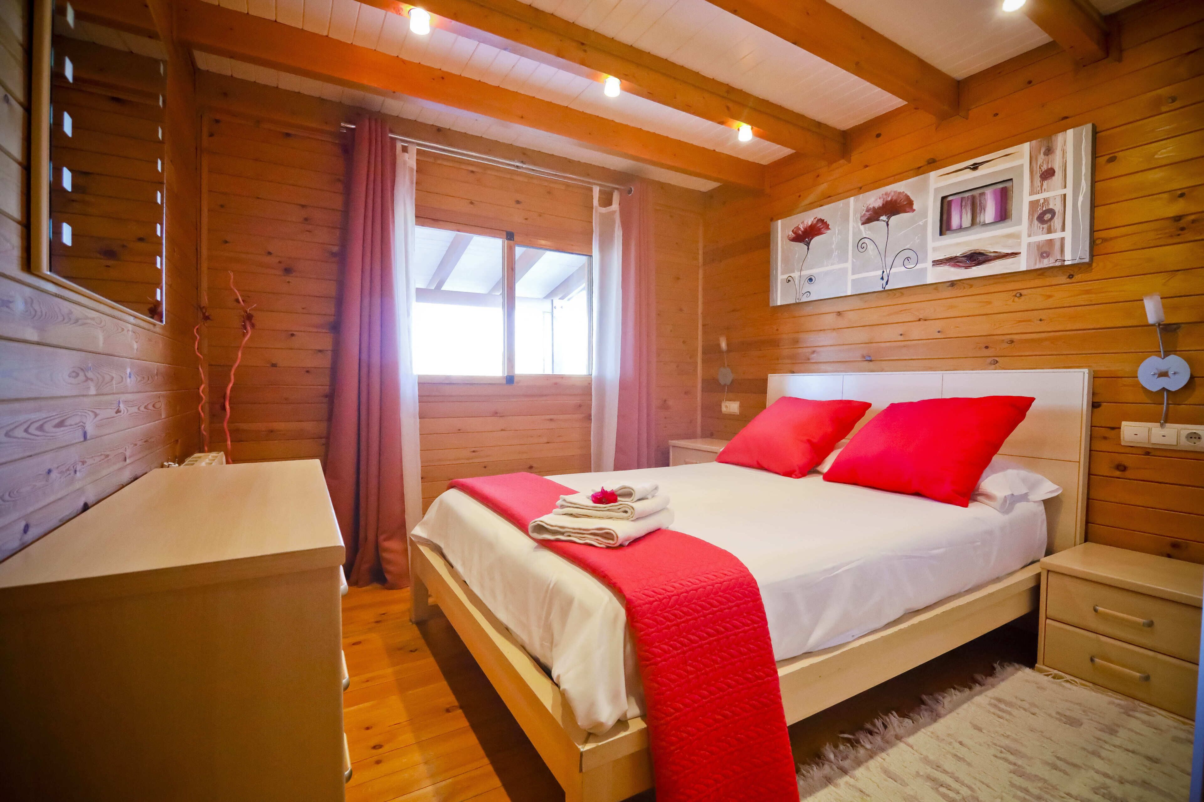 2 slaapkamers, een strijkplank/strijkijzer, wifi, beddengoed