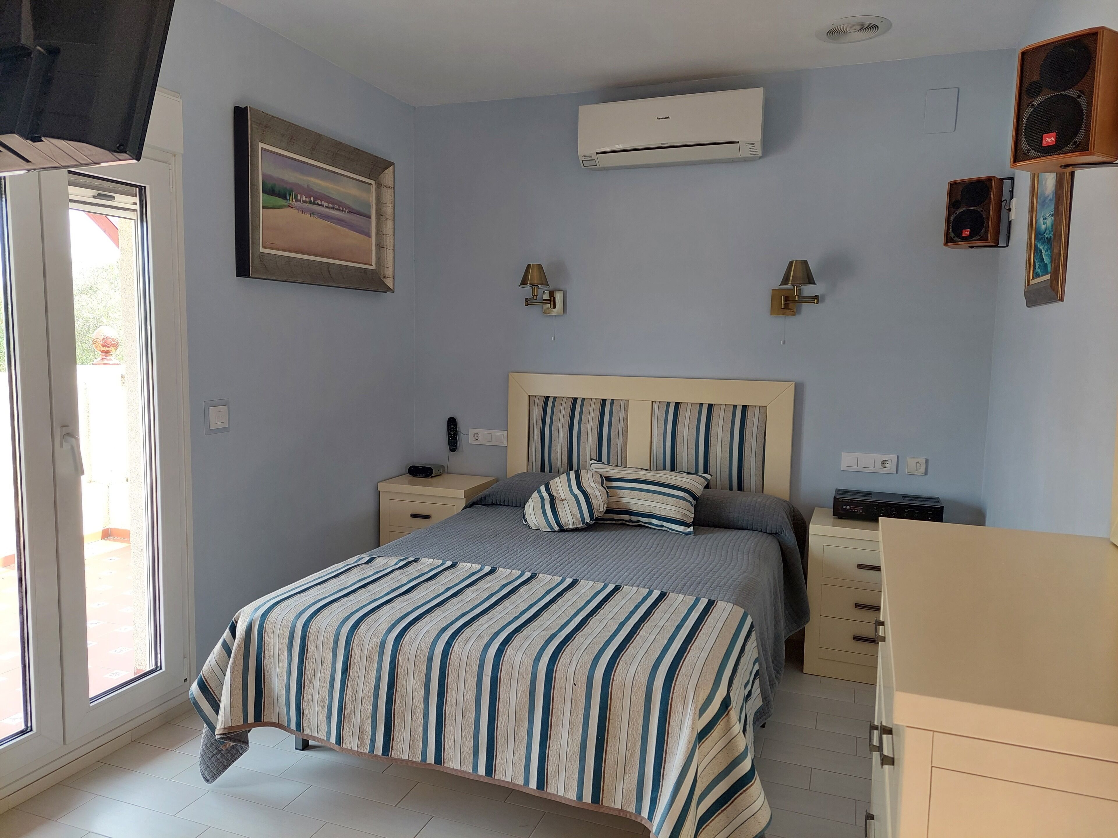 6 dormitorios, tabla de planchar con plancha, wifi gratis y ropa de cama