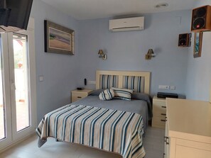 6 camere, ferro/asse da stiro, Wi-Fi gratuito, lenzuola