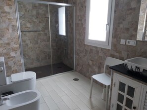 Hair dryer, towels - Villa Doñana, the maximum luxury and comfort within your reach. (Sanlúcar de Barrameda)