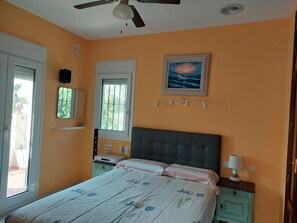 6 bedrooms, iron/ironing board, free WiFi, bed sheets