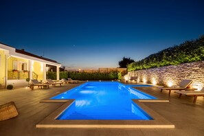 Outdoor pool - VILLA DELMATI with tennis court, swimming pool with whirlpool, 5 bedrooms (Tugare)